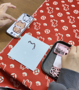 另一位顾客钟女士则在为闺蜜的婚礼定制“新娘