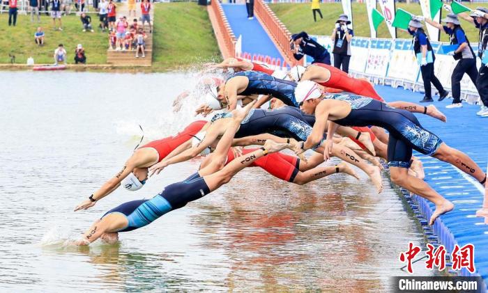 2024武汉铁人三项亚洲杯在梁子湖水域正式开赛