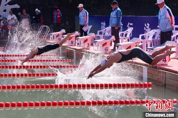 600余名冬泳爱好者汇聚磐安方前溪 共同挑战自我