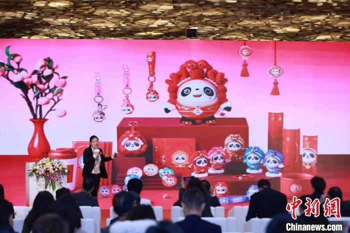 冰墩墩蛇年新春特别版融合京剧元素发布