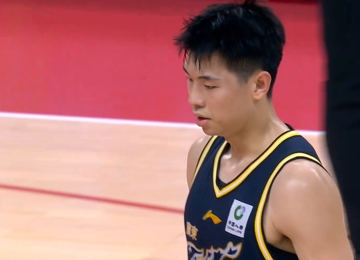 崔永熙防守惊艳关键三分助广东紧咬比分，杰曼