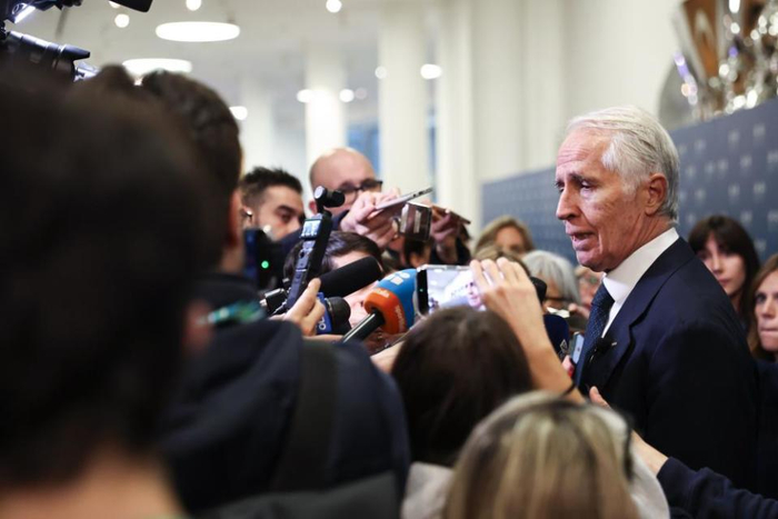 意大利足协主席辞职引震荡 国家队帅位争夺战打