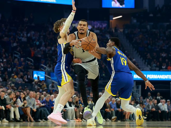 文班亚马41+18率马刺狂胜勇士创队史纪录