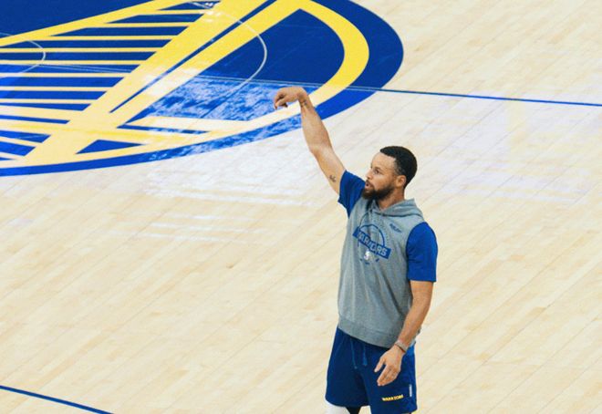 文班亚马41+18率马刺狂胜勇士创队史纪录