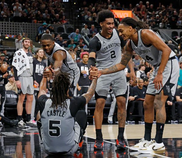 文班亚马41+18率马刺狂胜勇士创队史纪录