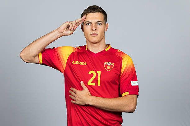 米兰正式敲定18岁前锋科斯蒂奇转会 300万欧元+奖