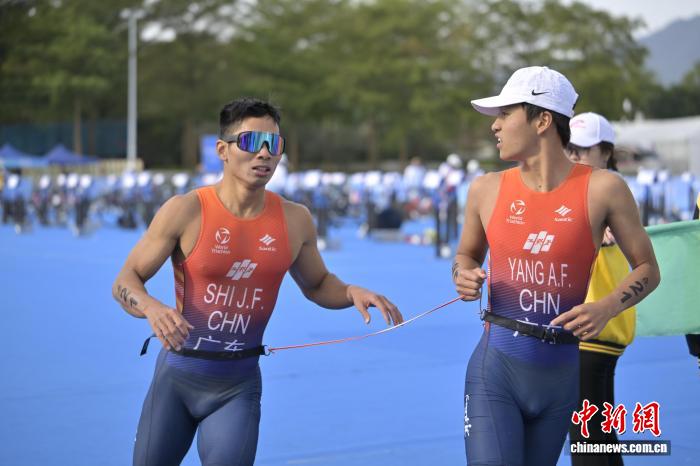 肇庆砚阳湖开赛 残特奥会铁人三项首金诞生