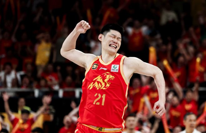 广厦主场力克山东迎两连胜 塔克三双主导逆转战